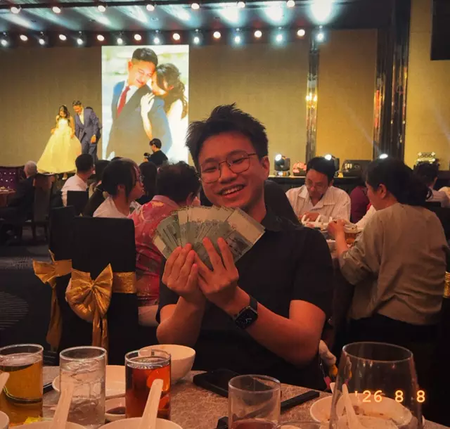 A guest fanning out a stack of cash at his table